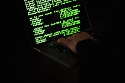 Over 400 AUR Packages Weaponized to Deliver Rootkit and Credential-Stealing Malware