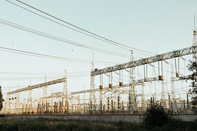 US Utilities Face Widening Gap Between AI Power Requests and Committed Load